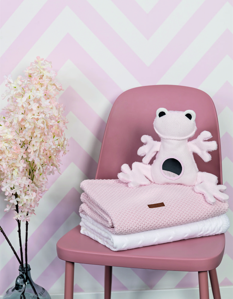 Baby’s Only bietet allerhand Textilien für die Babyerstausstattung: Vom Fußsack über Deckchen bis hin zu Plüschtieren.
