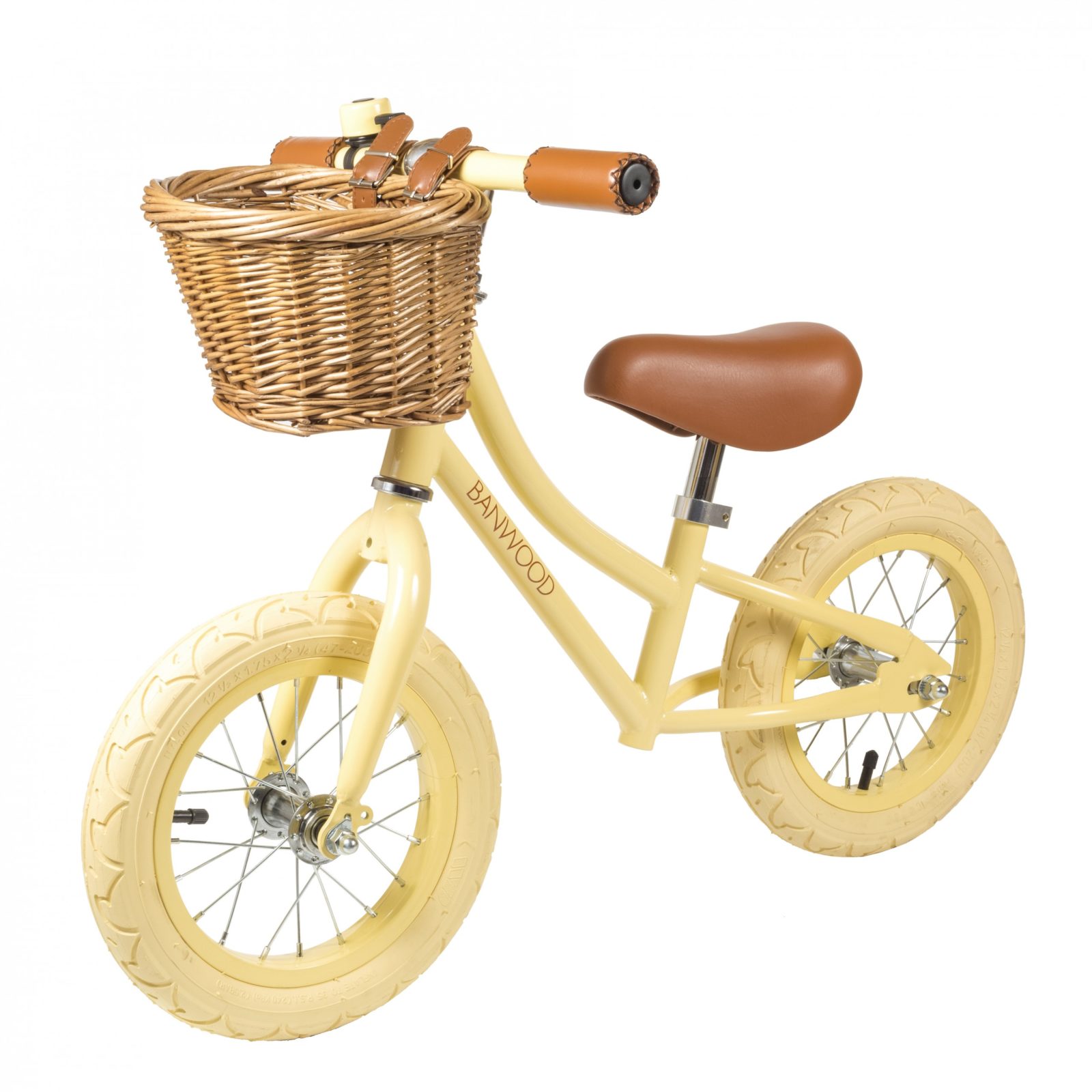 Die auffälligen Laufräder im coolen Vintage-Look von Banwood sind der Star auf dem Spielplatz – zum Beispiel im All-Over-Look in zartem Hellgelb gehalten. Ab 149 Euro. www.banwood.com
